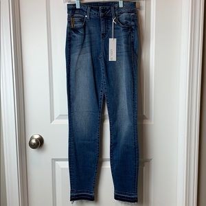 Midrise unraveled hem cropped skinny jeans